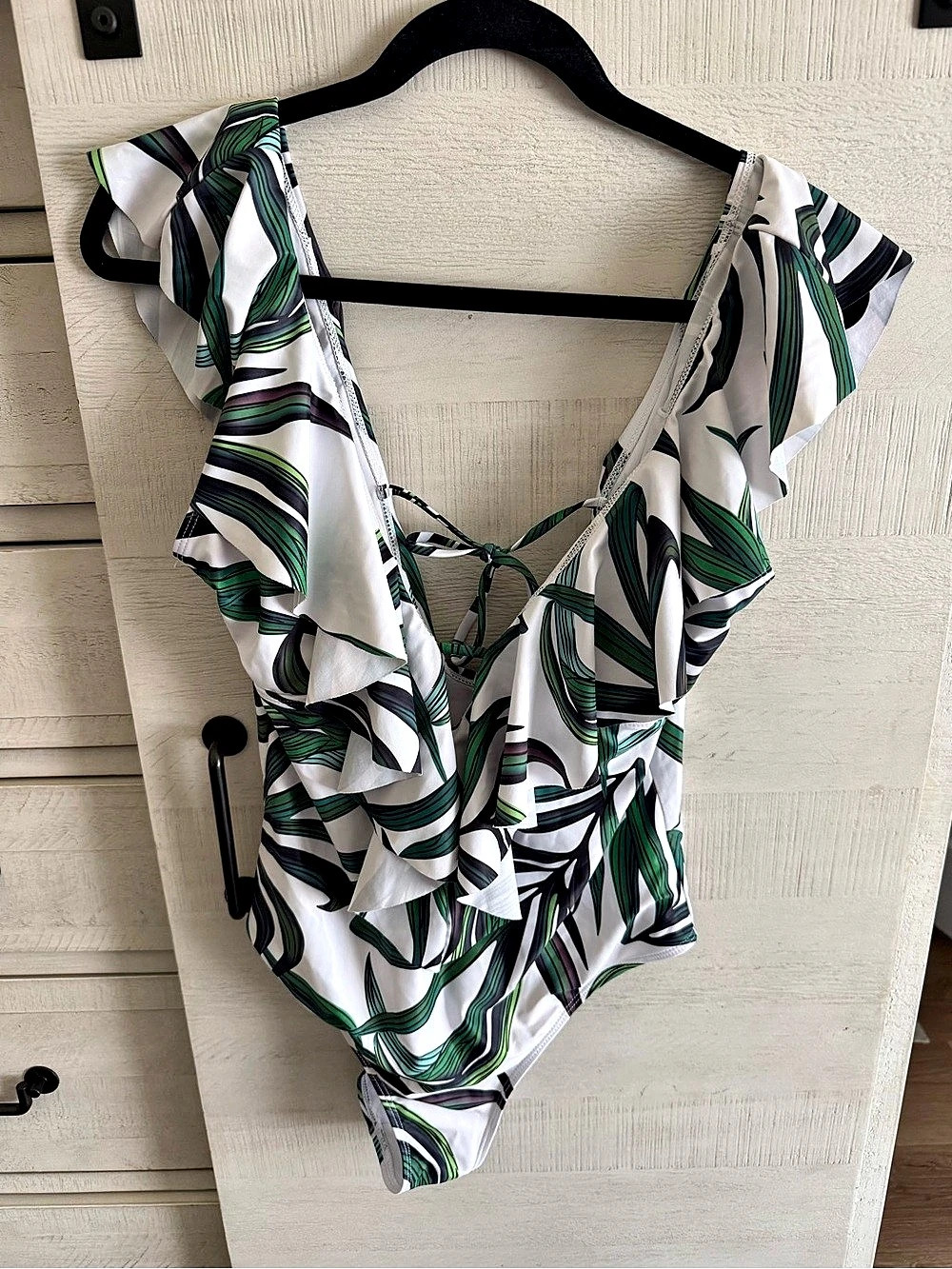 sporlike Green Leaf Ruffle One-Piece Swimsuit White & Green Medium